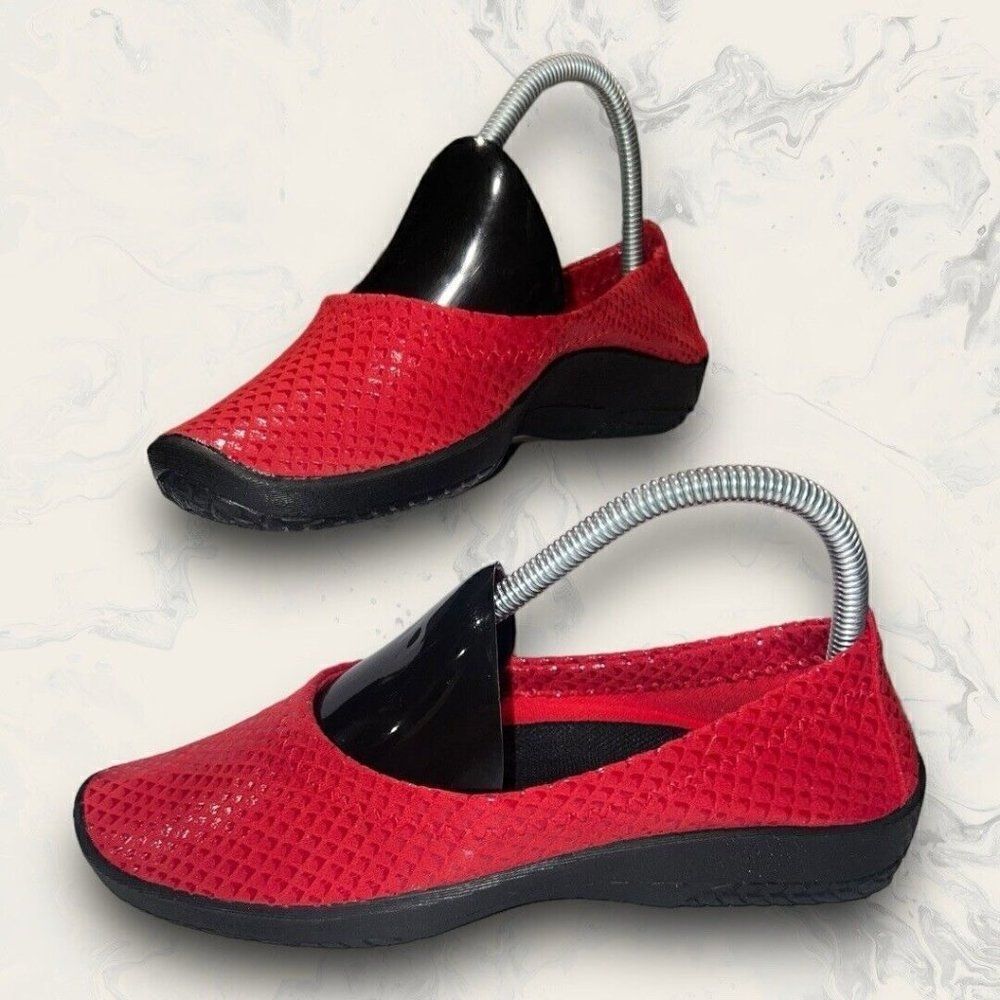 Arcopedico Women's L15 Casual Flat Red Shine Shoe Portugal Womens Size 6